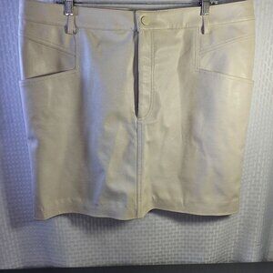 H&M Faux Leather reptile Textured skirt with pockets Cream Size 18
